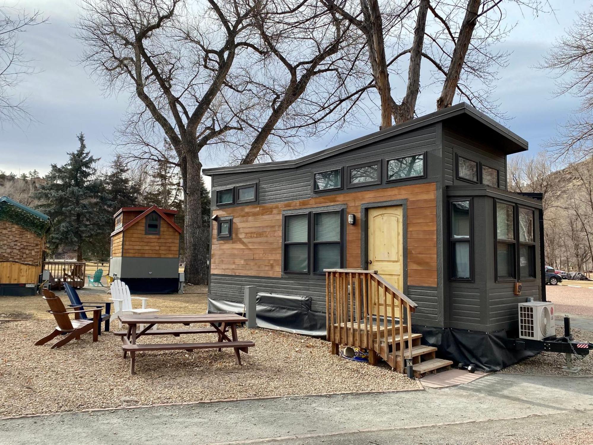 ליונס Weecasa Tiny Home Resort מראה חיצוני תמונה