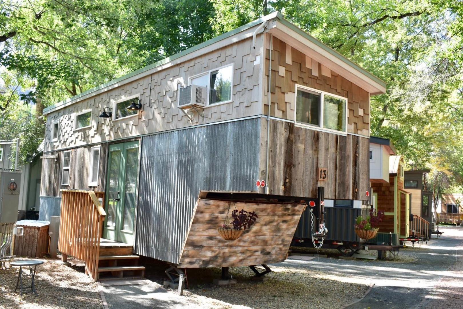 ליונס Weecasa Tiny Home Resort מראה חיצוני תמונה