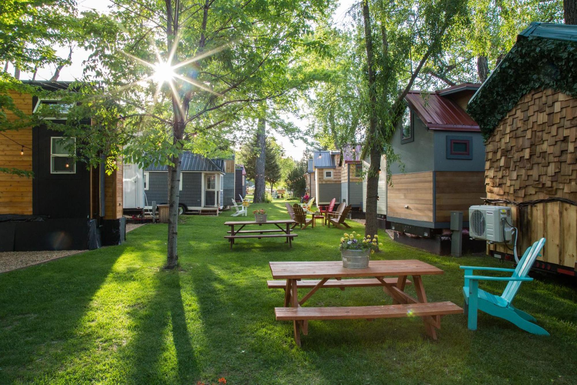ליונס Weecasa Tiny Home Resort מראה חיצוני תמונה