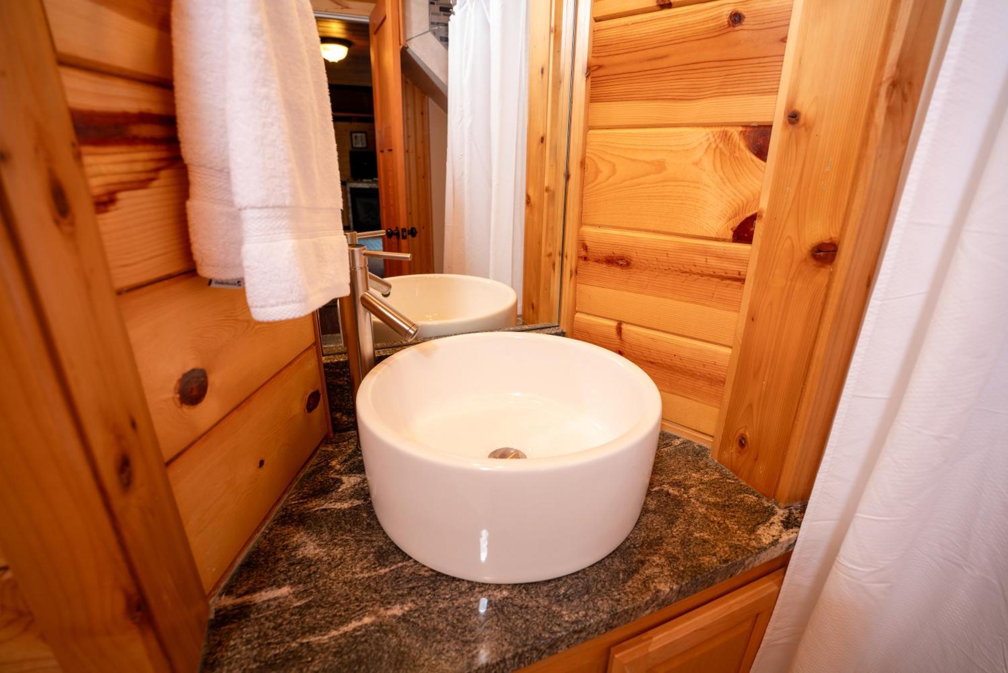 ליונס Weecasa Tiny Home Resort מראה חיצוני תמונה